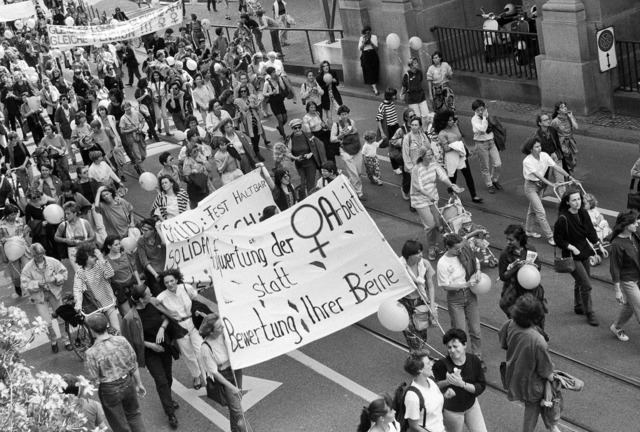 &#8222;Aufwertung der Frauenarbeit sta...0;: Frauendemonstration in Zrich 1991  | Foto: BZ