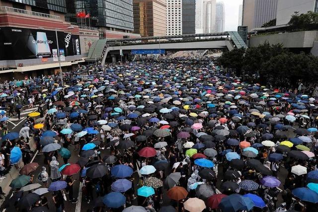 Neue Proteste in Hongkong – Debatte ber Auslieferungen verschoben