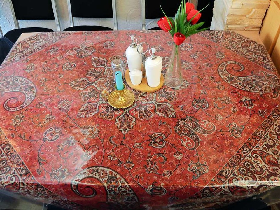 Die Tischdecken sind im persischen Stil gehalten.  | Foto: Hannes Selz