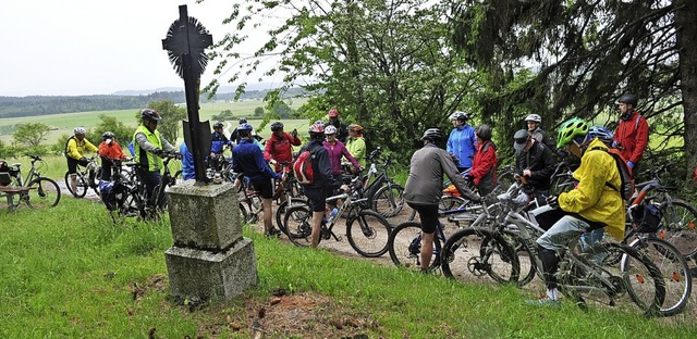 An der geschichtlichen Radtour beteiligten sich 32 Interessierte.   | Foto: suedkurier