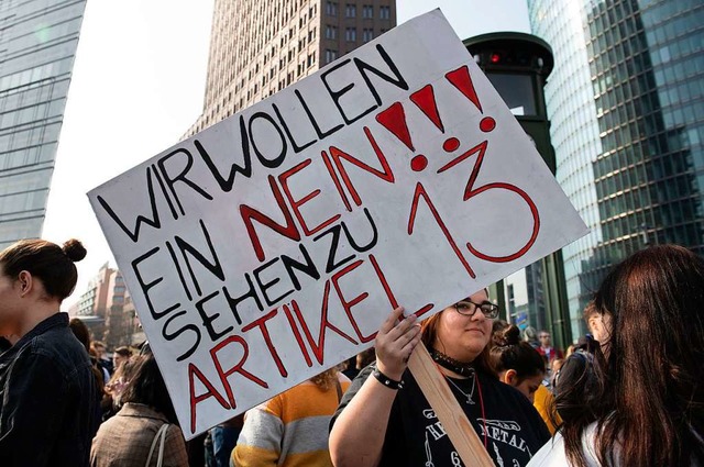 Protest gegen das neue Urheberrecht  | Foto: Paul Zinken (dpa)