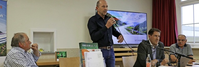 Standen den interessierten Brgerinnen... Felix Stiegeler und Stefan Bernauer.   | Foto: Dorothe Kuhlmann