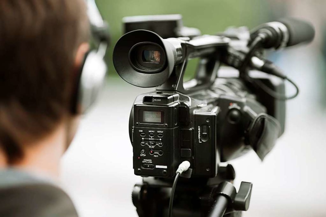 In einem Video rufen 27 Freiburgerinne...litischem Engagement auf (Symbolbild).  | Foto: vesnafoto  (stock.adobe.com)