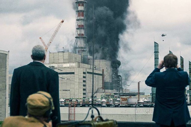 Eine Rauchwolke steigt aus dem havarie... aus der Serie &#8222;Chernobyl&#8220;  | Foto: Sky UK Ltd/HBO