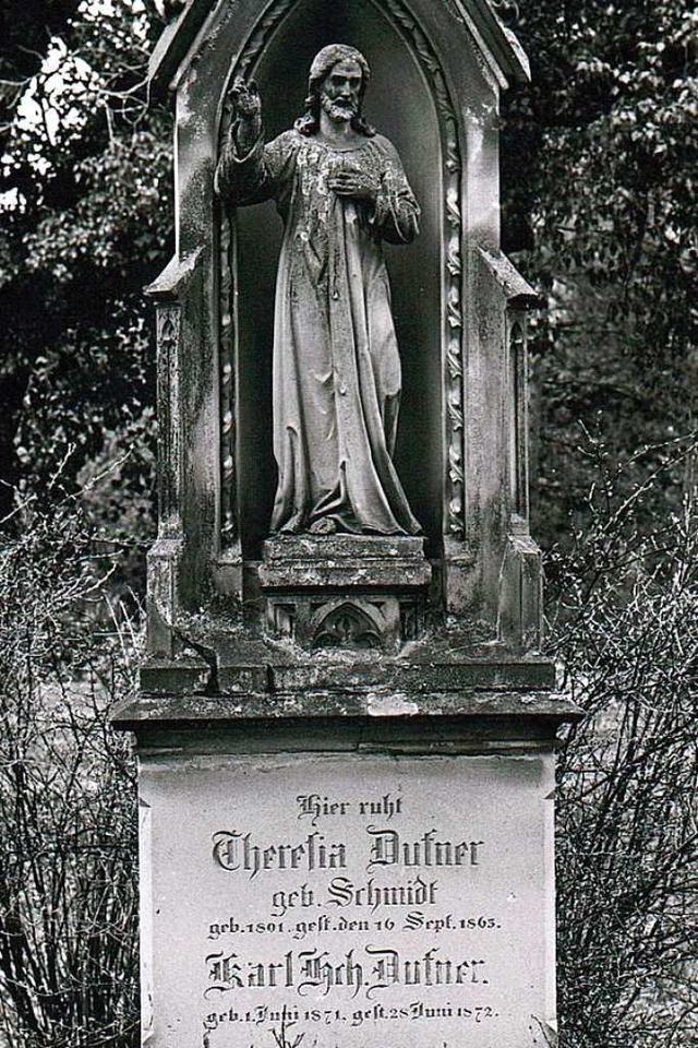 Das Grab Nummer 1073 von Theresia und .... Dufner war im Jahr 1980 noch intakt.  | Foto: Rdiger Buhl