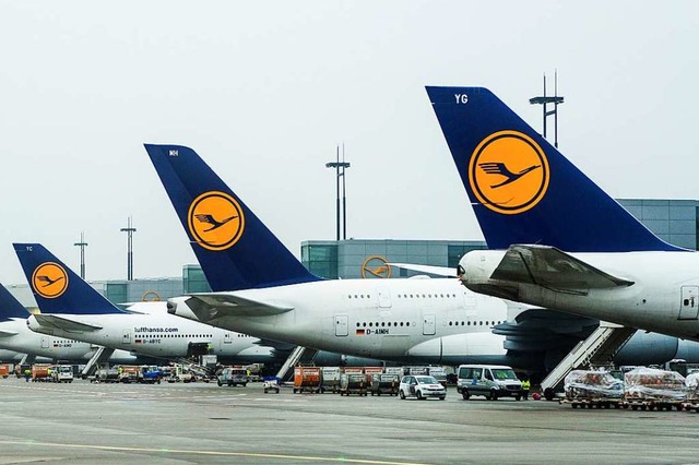 Flugzeuge der Lufthansa in Frankfurt.  | Foto: Christophe Gateau