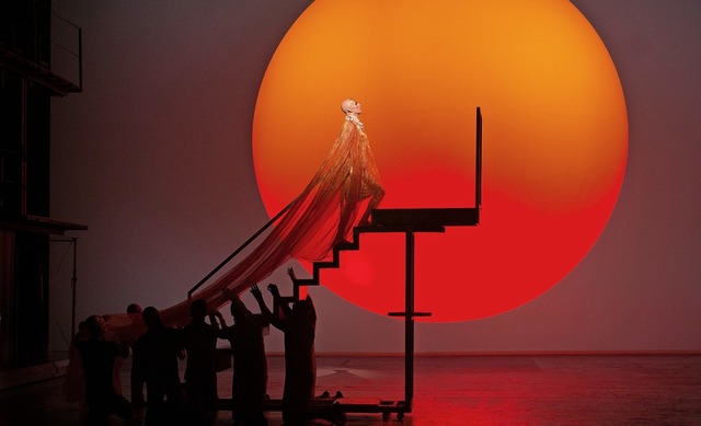 Eine Szene aus &#8222;Akhnaten&#8220; ...us der Metropolitan Opera zu verfolgen  | Foto: Richard Hubert Smith