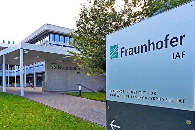 Das Institut fr Angewandte Festkrper...nf Fraunhofer-Instituten in Freiburg.  | Foto: Michael Bamberger