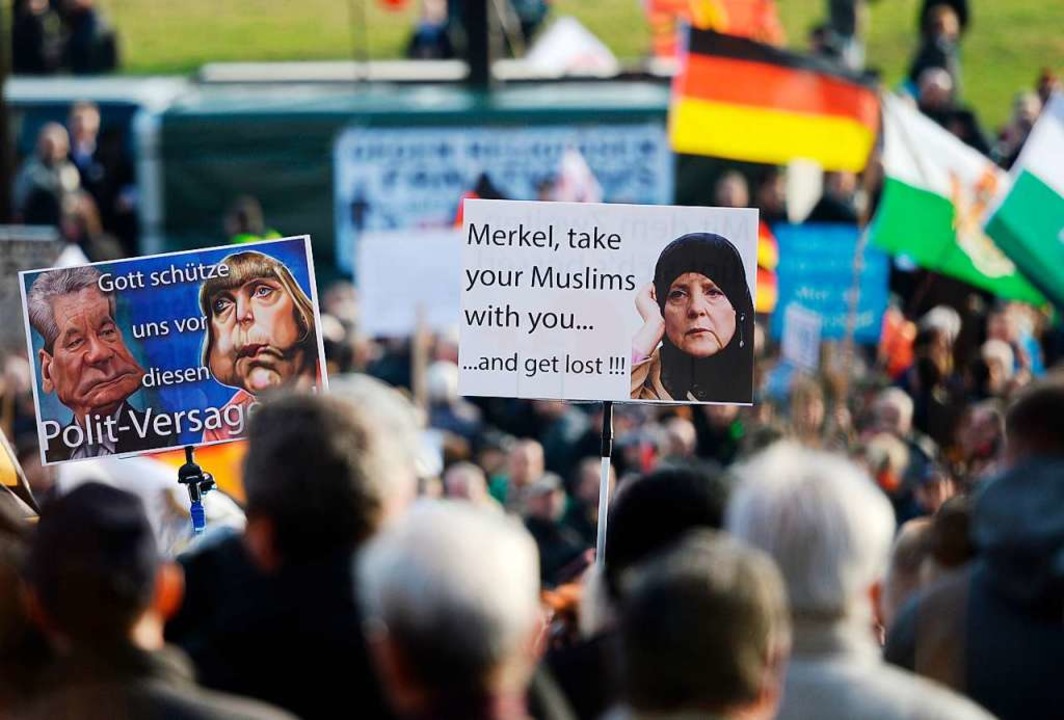 &#8222;Meist Angst, immer aber begleit...: Protestierer im Jahr 2016 in Dresden  | Foto: Hendrik Schmidt
