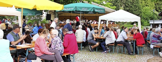 Bis zum letzten Sitzplatz war der Festplatz am Sonntag gefllt.  | Foto: Martin Klabund