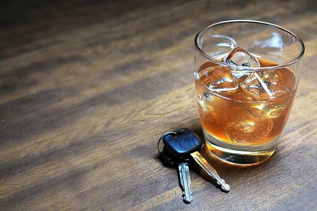 Mit 2,5 Promille Alkohol im Blut hat s...n hinters Steuer seines Autos gesetzt.  | Foto: Fotolia.com/Danny Hooks 