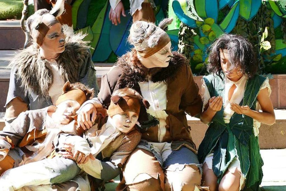 Mowgli verlässt die Wölfe. (Foto: Frank Kreutner) Mowgli verlässt die Wölfe. (Foto: Frank Kreutner)