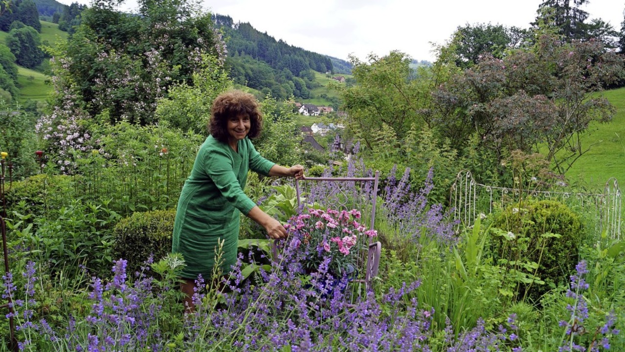 Jutta Schneider in ihrem Garten in Malsburgs „Herrenacker“ | Foto: Silke Hartenstein