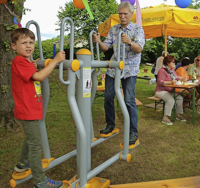 Die einen lieben es spielend sportlich...ig beim Spielplatzfest am Mhlenpfad.   | Foto: Sandra Decoux-Kone