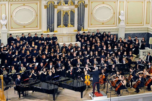 Der Chor der Freiburger Muskhochschule beim Konzert in St. Petersburg  | Foto: Vsevolod Konovalov