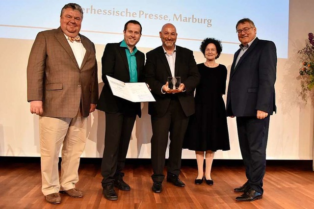 Der Verleger der Badischen Zeitung Chr...Hamelmann (rechts)  Mitglied der Jury.  | Foto: Michael Bamberger