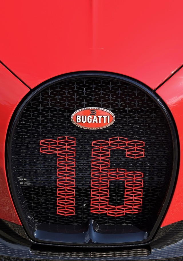 Ein Bugatti Chiron kostet 2,4 Millione...#8211; drei Jahre Wartezeit inklusive.  | Foto: PATRICK HERTZOG (AFP)