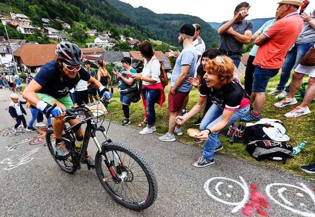 Ohne Publikum, das die Fahrer anfeuert, wren die Berge gefhlt noch steiler.  | Foto: Patrick Seeger