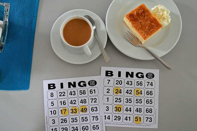 Alles, was man zum Bingospielen brauch...tchen und natrlich Kaffee und Kuchen.  | Foto: Jasmin Radel