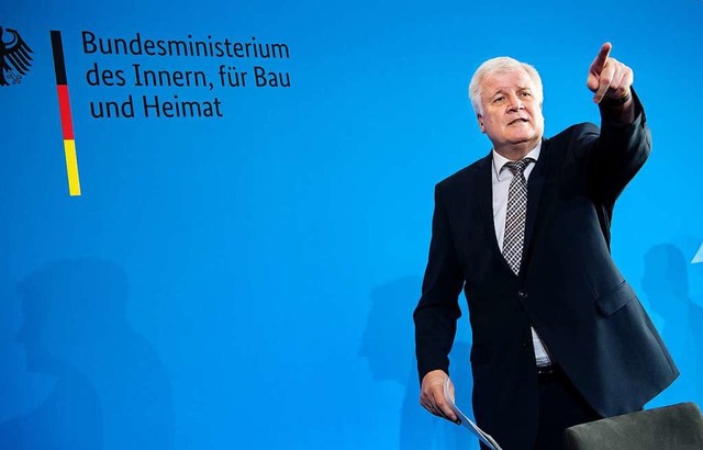 Horst Seehofer (CSU), Bundesminister f...inisterium zum Mordfall Walter Lbcke.  | Foto: Bernd von Jutrczenka (dpa)