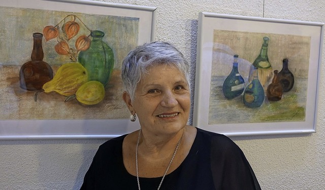 Die Malerin Rita Leber  zeigt in ihrer..., darunter auch Stillleben in Pastell.  | Foto: Roswitha Frey