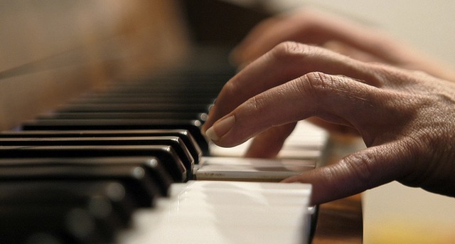 Filigranes Klavierspiel gibt es in der...arissa Dedova am Donnerstag vorspielt.  | Foto: photocase.de/Gerti G.