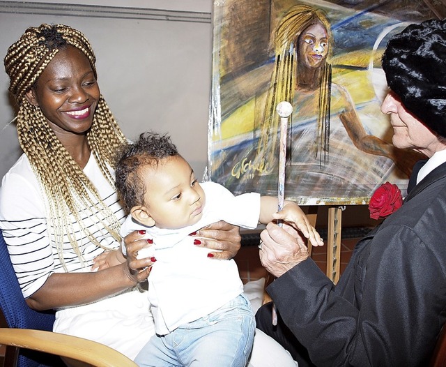 Yaa und Alexander Mawugbe saen Maler ...Schwarze Madonna mit dem Kind&#8220;.   | Foto: Michael Haberer