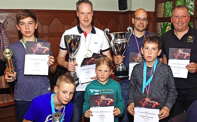 Tischtennis-Stadtmeister: Felix Alipli...ustin Mingo (untere Reihe von links).   | Foto: Turn- und Sportfreunde Schnau