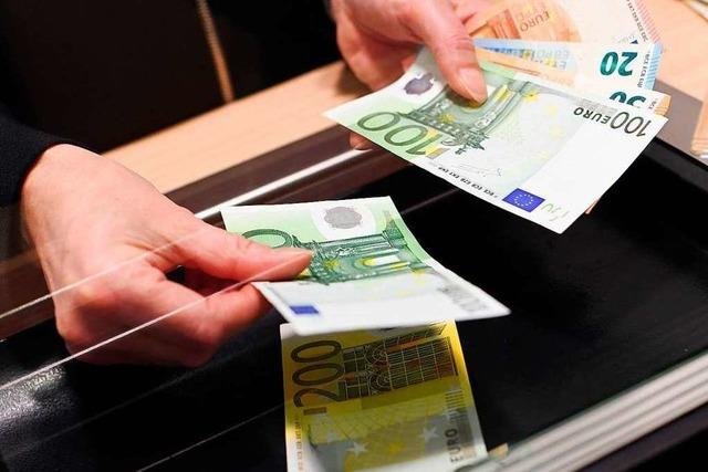 Am Bankschalter drfen Ein- und Auszahlungen extra kosten