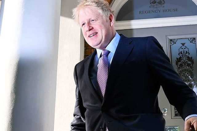 Boris Johnson am Dienstagmorgen beim Verlassen seines Hauses  | Foto: BEN STANSALL (AFP)
