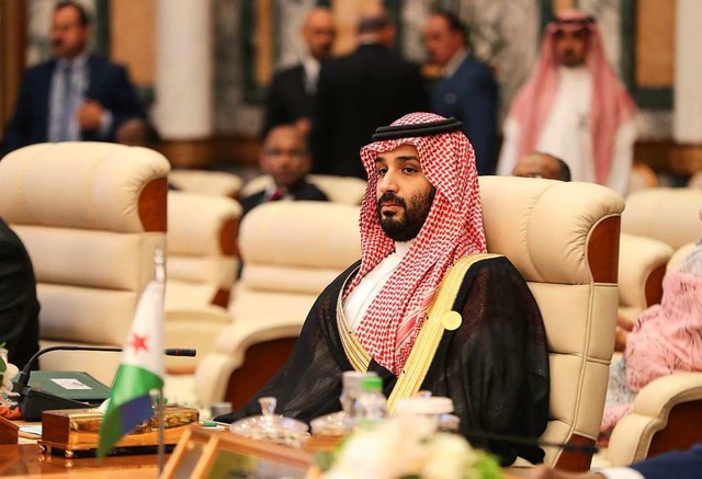 Kronprinz Mohammed bin Salman war mehr...zieher der Bluttat verdchtigt worden.  | Foto: BANDAR ALDANDANI (AFP)