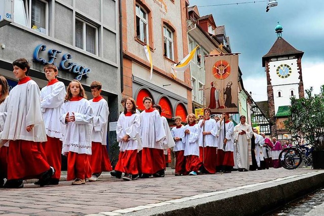 Beruhigende Tradition: Mitgehen bei der Prozession zu Fronleichnam.  | Foto: Rita Eggstein