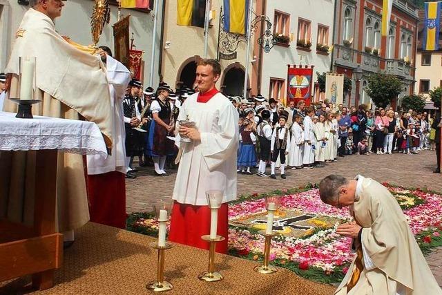 Fronleichnamsprozession als Gottesdienst unter freiem Himmel