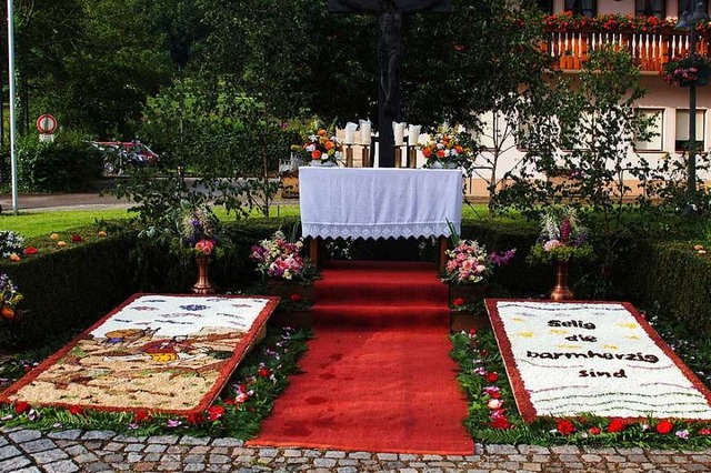 Mit Blumenteppich geschmckte Altarsta... Fronleichnamsprozession in Glottertal  | Foto: Otto Binder