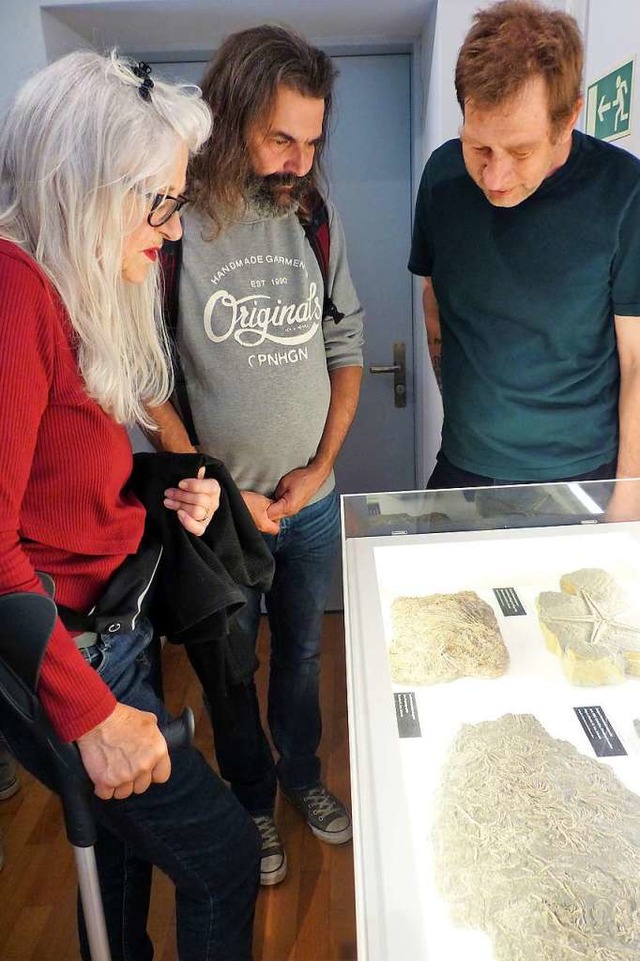 Hobbyarchologe Marcel Mhlebach (rech...ern die Funde im Sauriermuseum  Frick.  | Foto: Ingrid Arndt