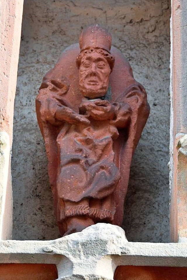 ber dem Portal der St. Alban-Kapelle ...en, der seinen Kopf in der Hand trgt.  | Foto: Manfred Frietsch