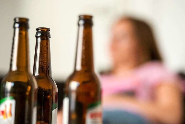 Ein Groteil der Frauen, die bei Fraue...hen, ist alkoholabhngig (Symbolbild).  | Foto: Alexander Heinl