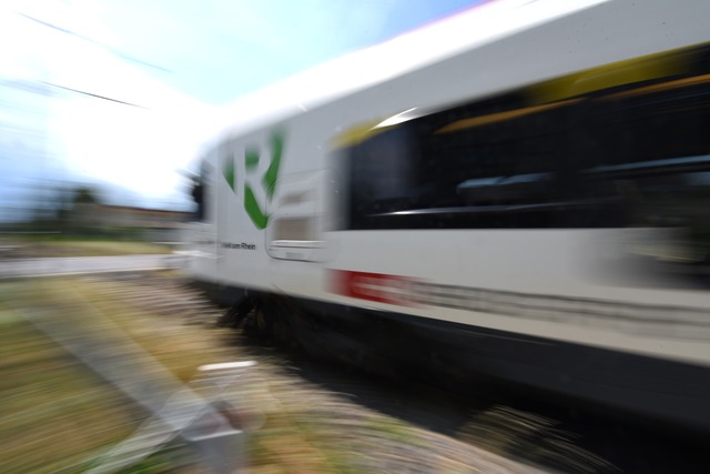 Fr die Taktverdichtung der S-Bahn zwi... Lrrach gibt es Geld aus der Schweiz.  | Foto: Jonas Hirt