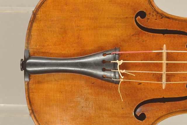 Die Violine aus dem Jahr 1699 ist vom ...enischen Geigenbauer  Battista Rogeri.  | Foto: Privat