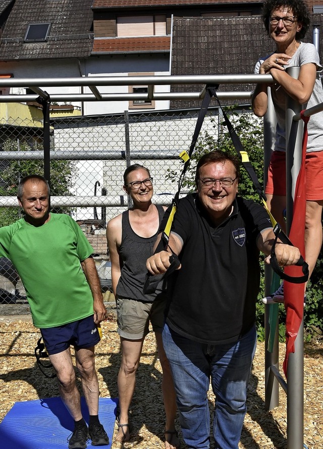 Probierten gleich ein  Gert aus: Brg... Simone Hafner und Kirstin Grafmller.  | Foto: Benedikt Sommer