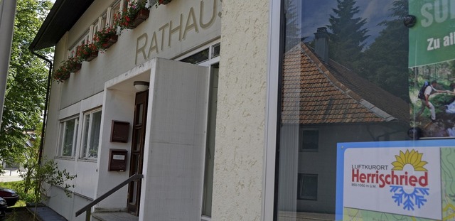 Das Rathaus in Herrischried wird sanie... einen Neubau fehlt derzeit das Geld.   | Foto: Krug