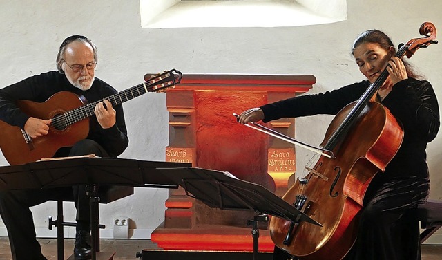 Ariana Burstein und Roberto Legnani ze...ose Verbindung von Cello und Gitarre.   | Foto: Martina David-Wenk