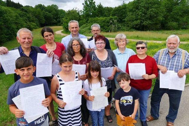 Brger sammeln Unterschriften gegen das Bauprojekt Breitmatt in Schopfheim