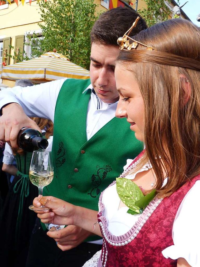 Die Landjugend schenkte den Festwein aus.  | Foto: Christine Weirich