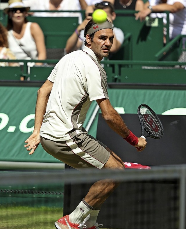 Roger Federer (Bild) trifft im Finale ...n Halle auf den Belgier David Goffin.   | Foto: Friso Gentsch (dpa)