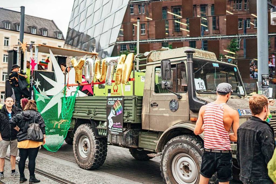 Der Wagen des Veranstalter-Kollektivs ...ristopher Street Day 2019 in Freiburg.  | Foto: Fabio Smitka