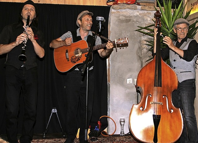 Die drei Musiker der Freiburger Band C...endorf.<BZ-Foto>Aloisia Zell</BZ-Foto> 
