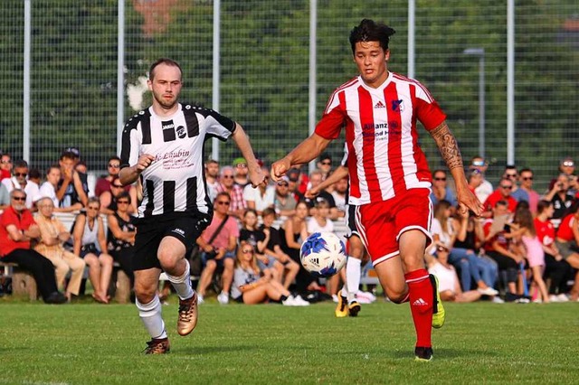 Volle Htte in Binzen: Der TuS um Mari... (mit Kay-Uwe Fenten) und siegte 3:2.   | Foto: Matthias Konzok