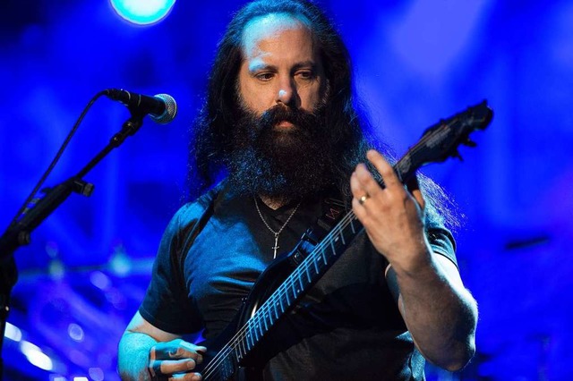 John Petrucci &#8211; der strapazierte...&#8220; ist in seinem Fall zutreffend.  | Foto: Carlotta Huber
