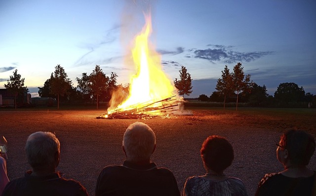 Weithin leuchtete das Johannifeuer in Forchheim.   | Foto: Roland Vitt